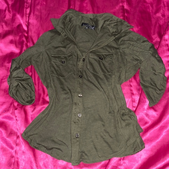 Nordstrom Tops - Nordstrom Rack Olive Green Top 🖤